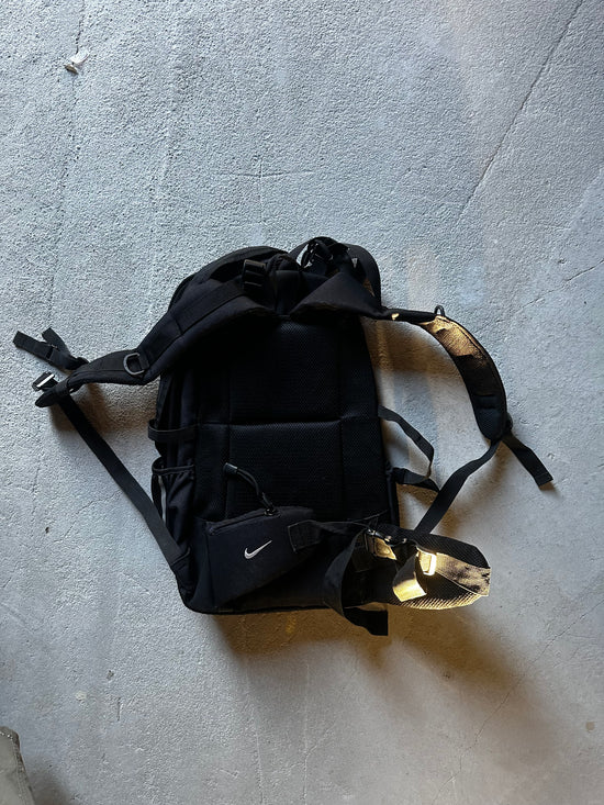 Vintage Nike Trail Backpack – Reflective Utility (Late 90s/2000s)