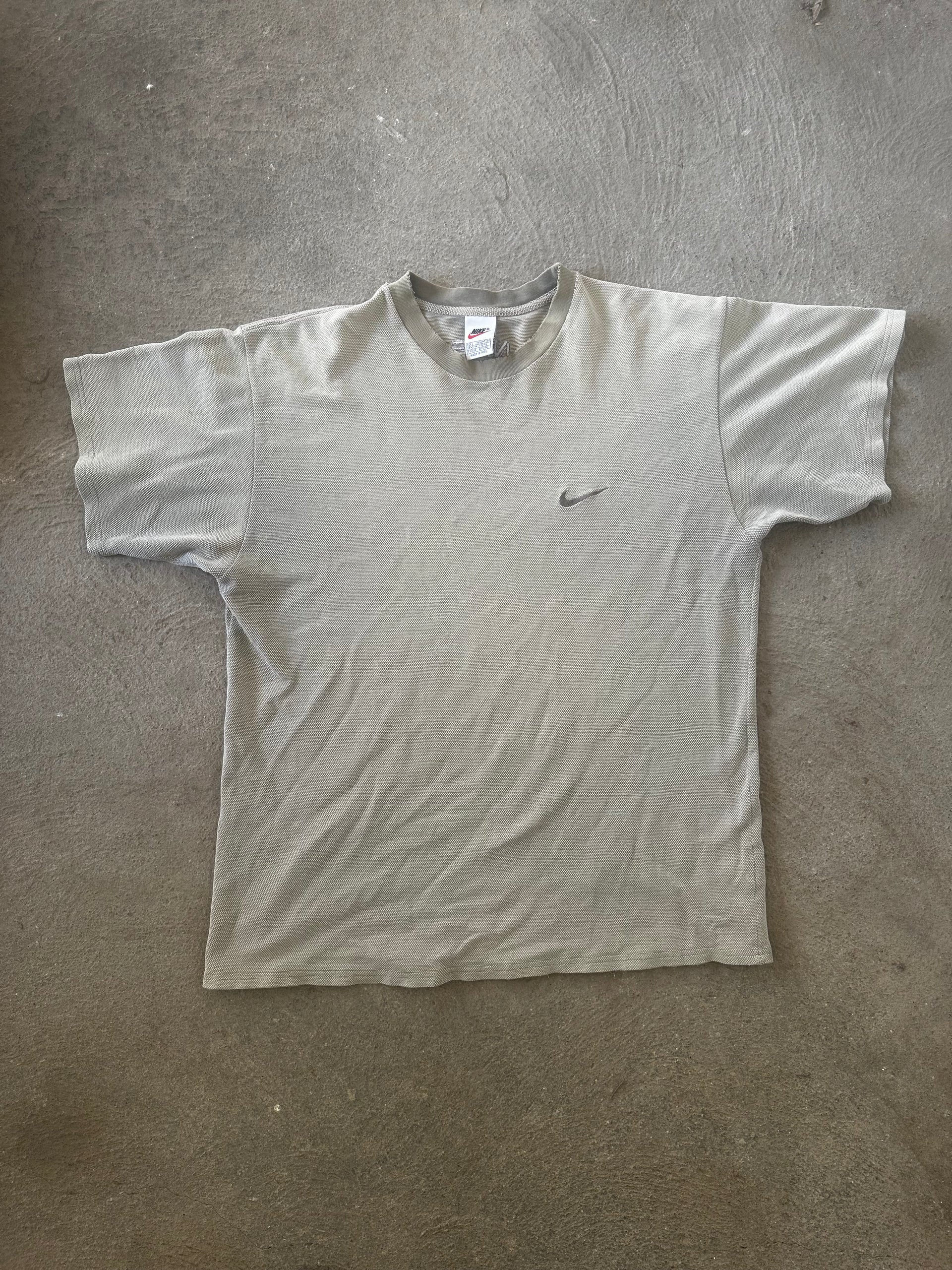 "Vintage early 2000s Nike swoosh logo t-shirt faded beige sportswear size L"