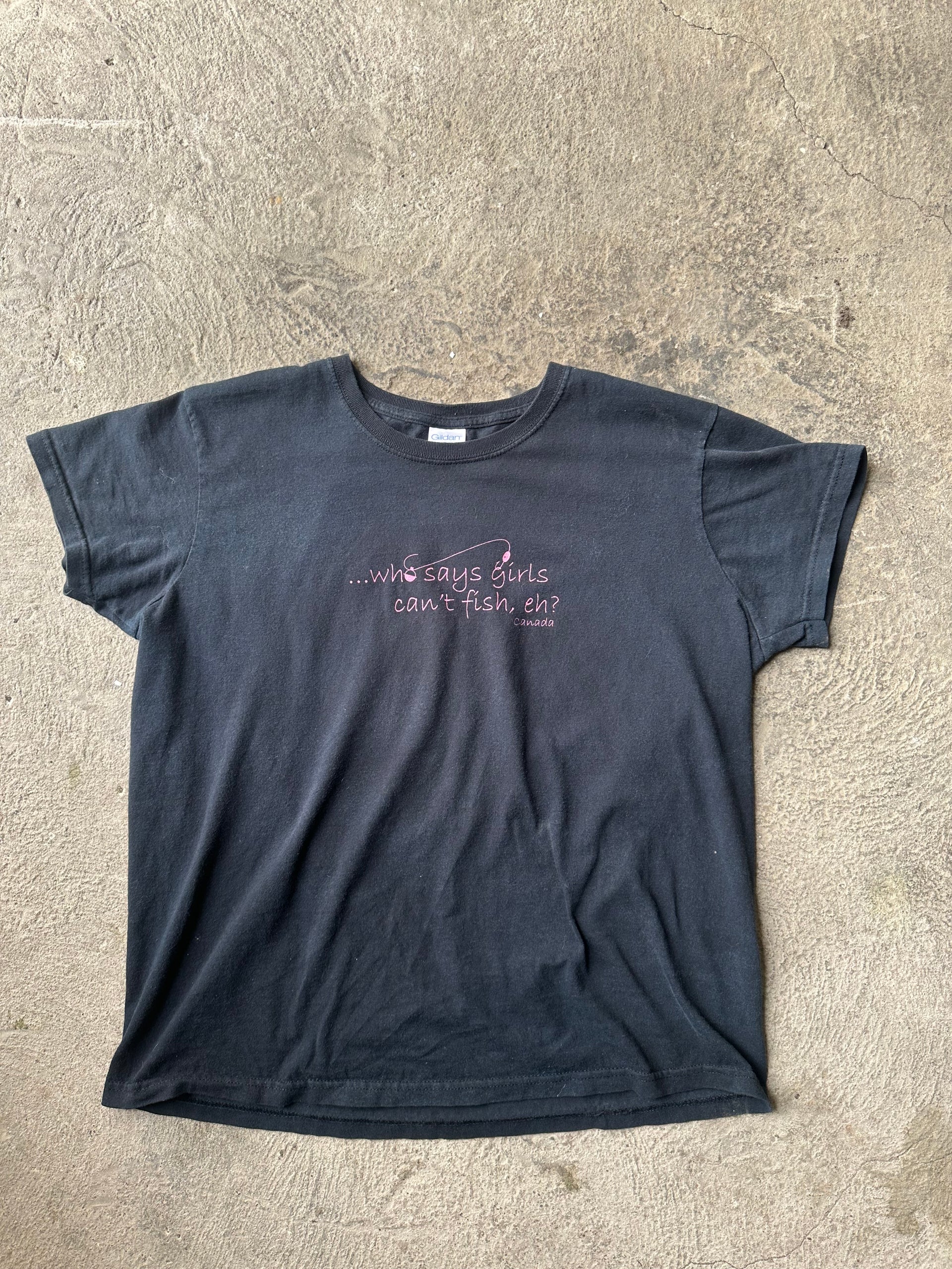 2000s Who Says Girls Can’t Fish? Vintage Tee | Size L
