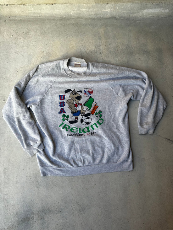 Vintage 1994 World Cup USA sweatshirt featuring an Ireland soccer graphic.