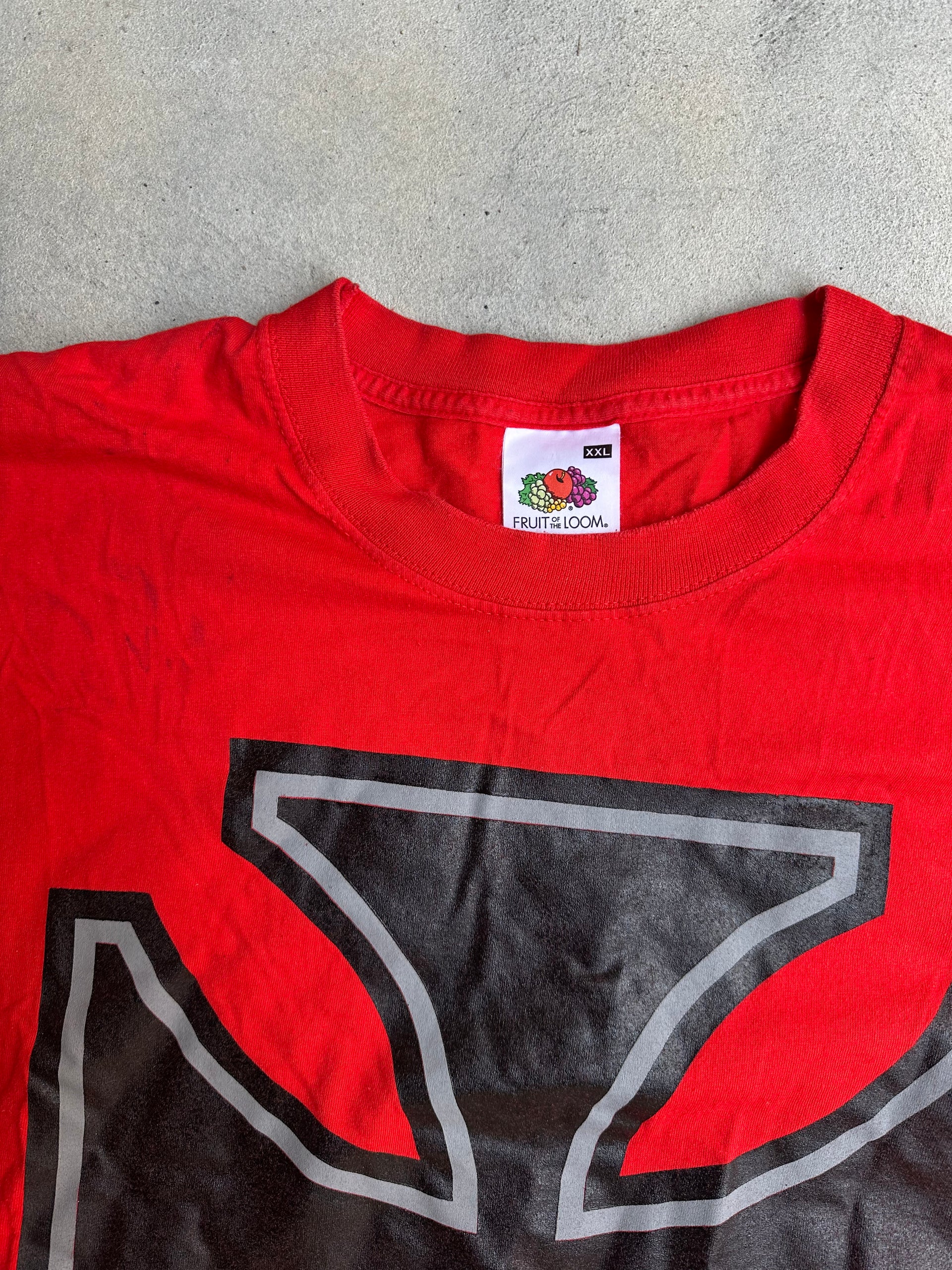 Rare Y2K Fruit of the Loom T-Shirt – Red, black cross detail, streetwear staple with a rugged feel.