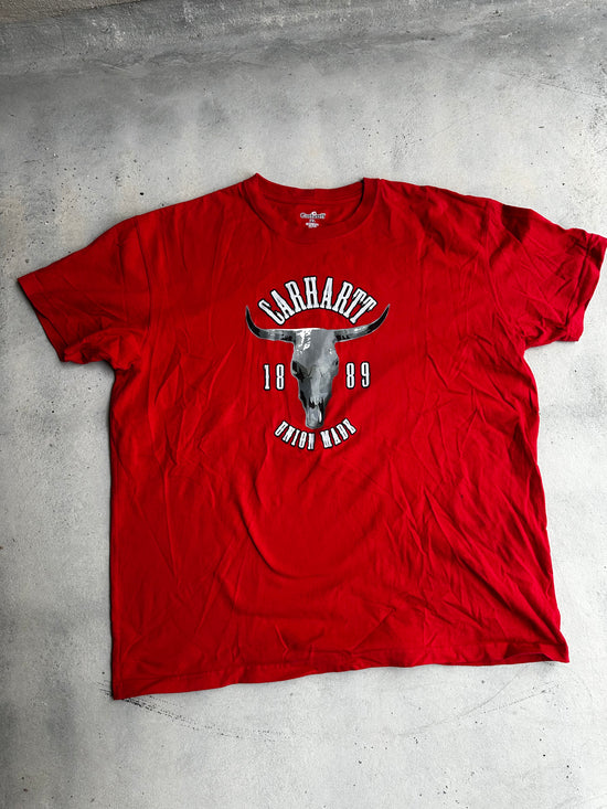 Vintage red Carhartt T-shirt with bull skull graphic.