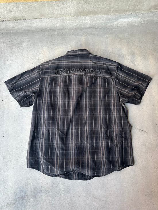 Retro Harley-Davidson plaid shirt – casual biker aesthetic.
