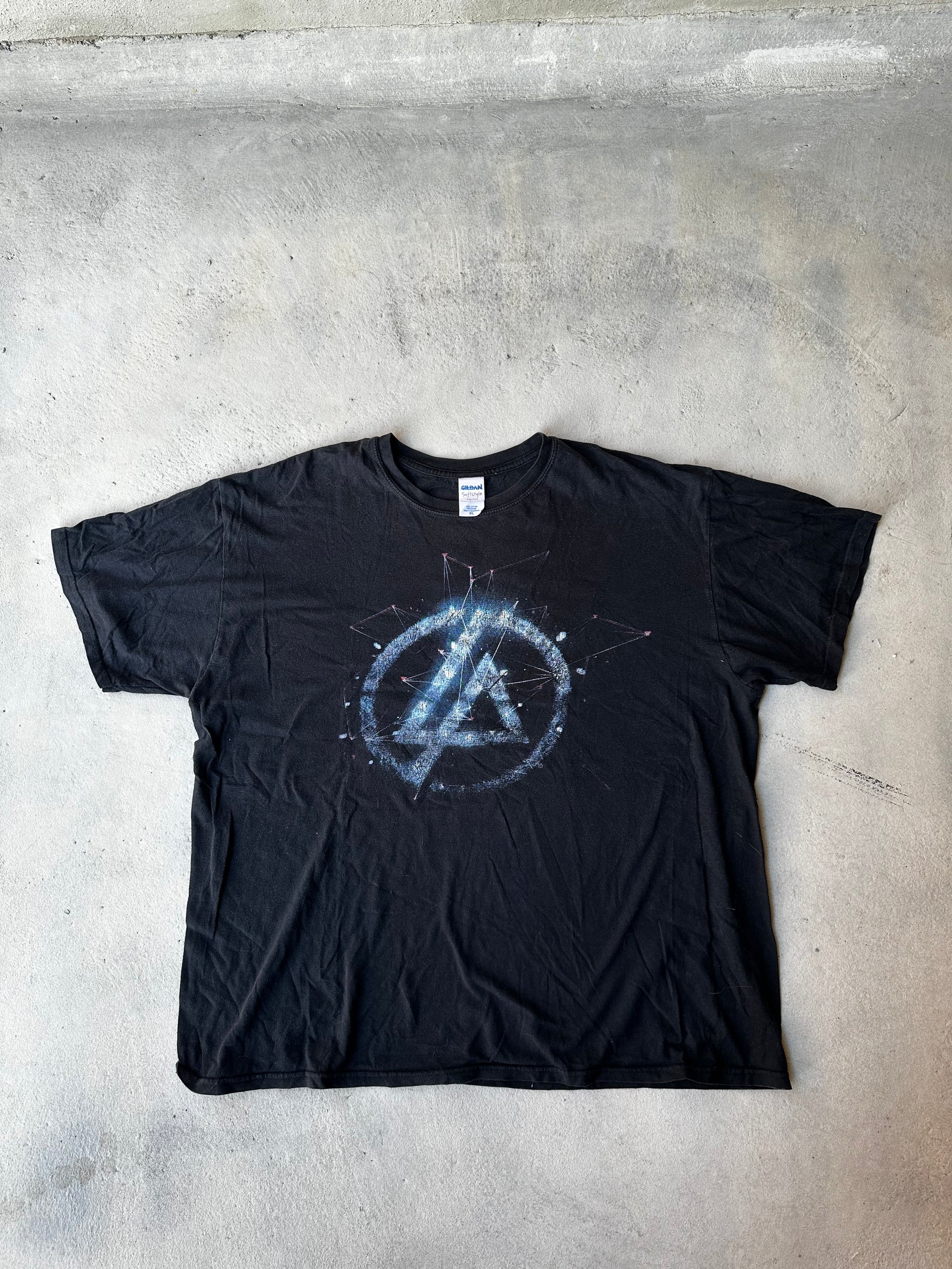Vintage Linkin Park T-Shirt – Tour merch with distressed LP logo on black cotton.