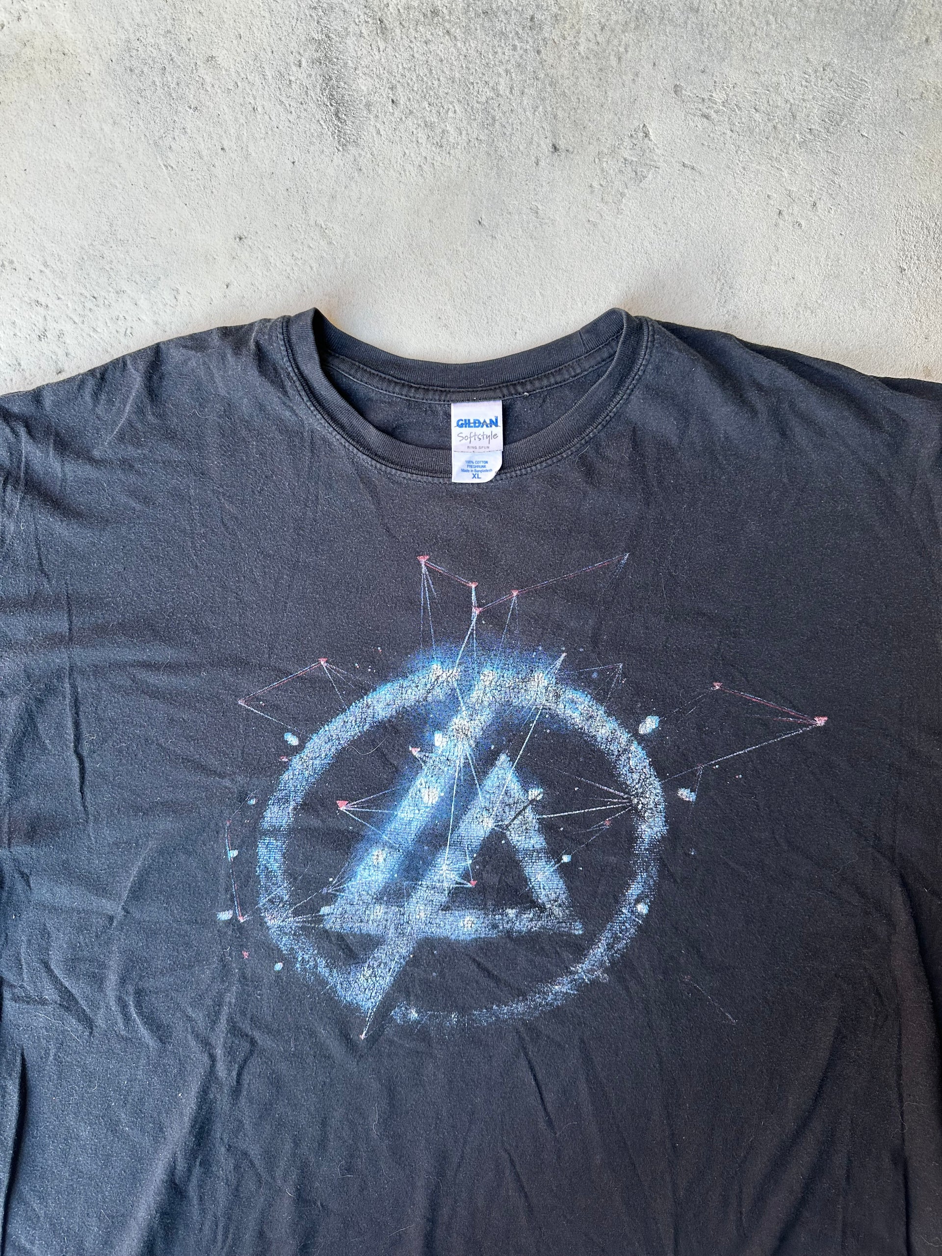 2000s Linkin Park Fan Shirt – Distressed LP logo, rare collector's piece.