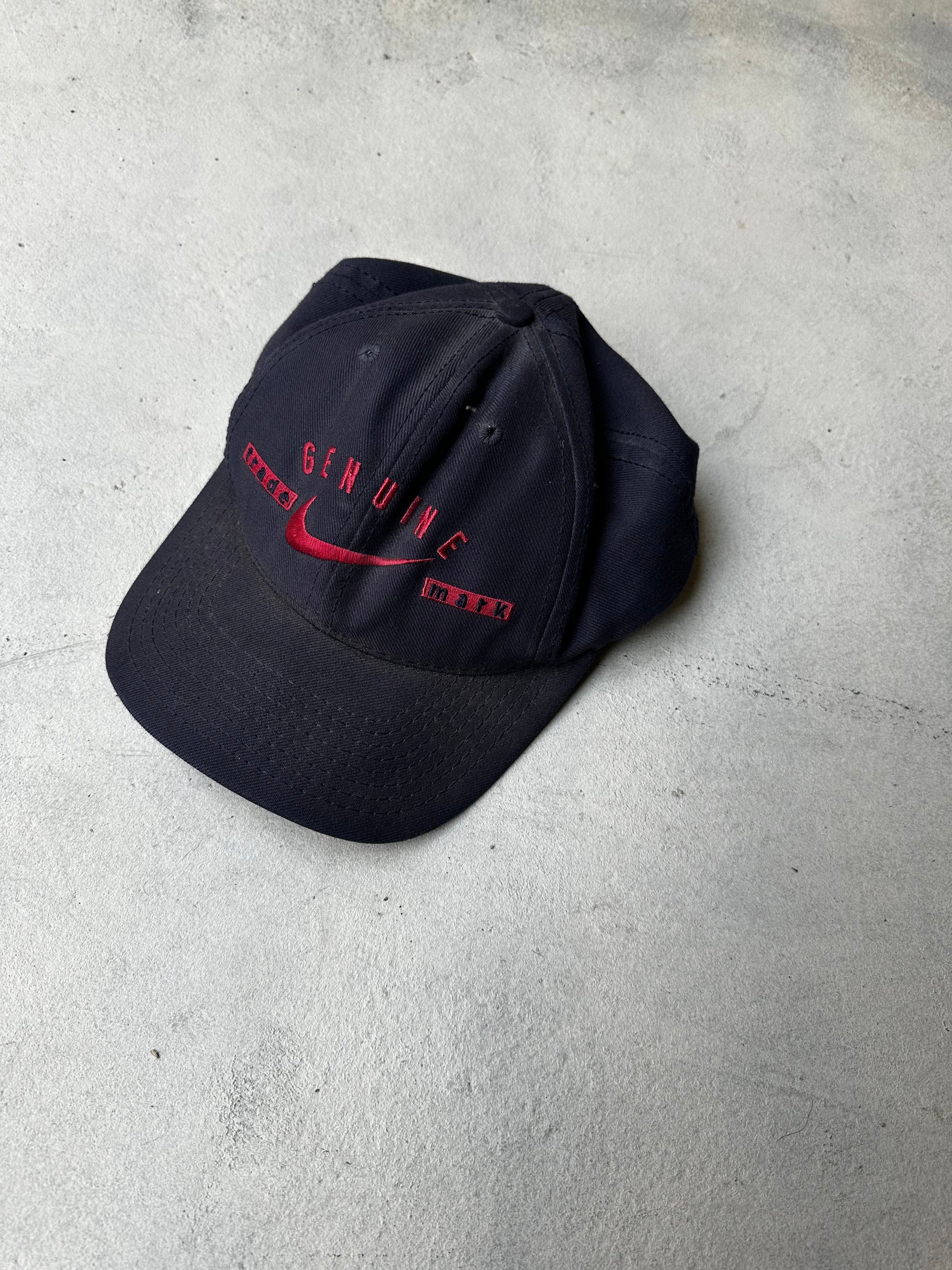 VINTAGE GENUINE TRADE MARK NIKE CAP MADE IN THE USA