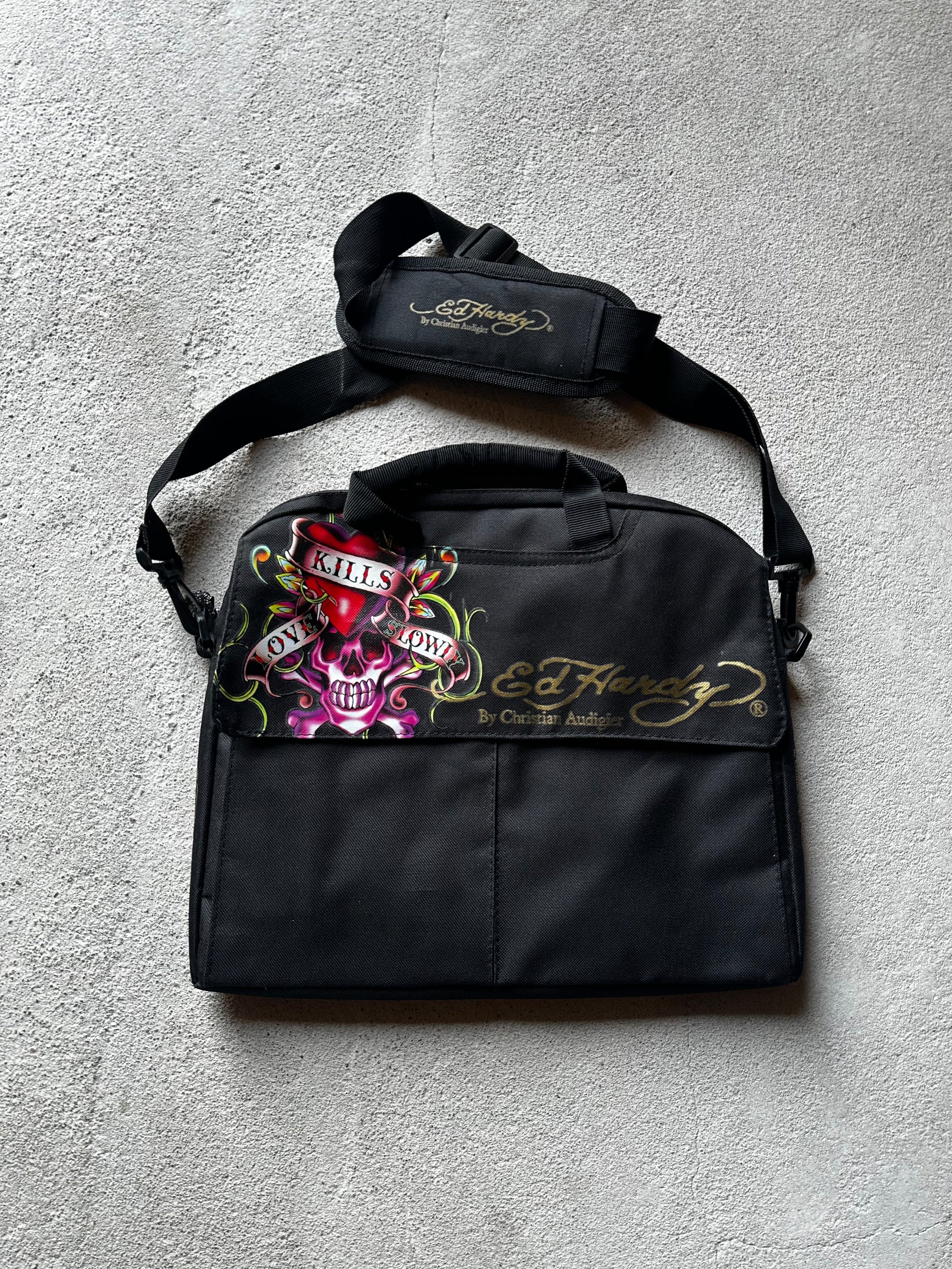 Vintage Ed hardy messenger bag i svart med love kills slowly text