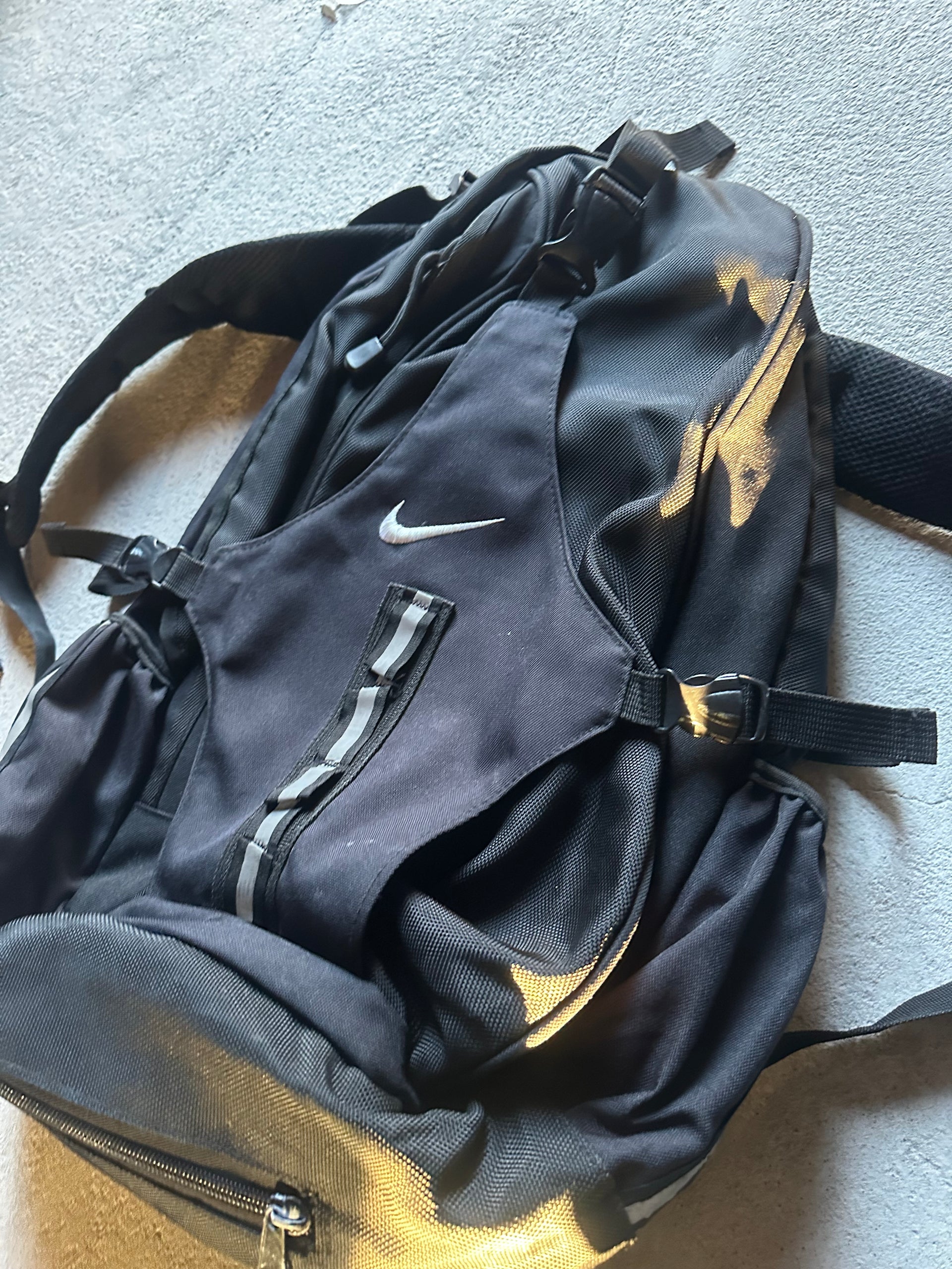 Vintage Nike Trail Backpack – Reflective Utility (Late 90s/2000s)