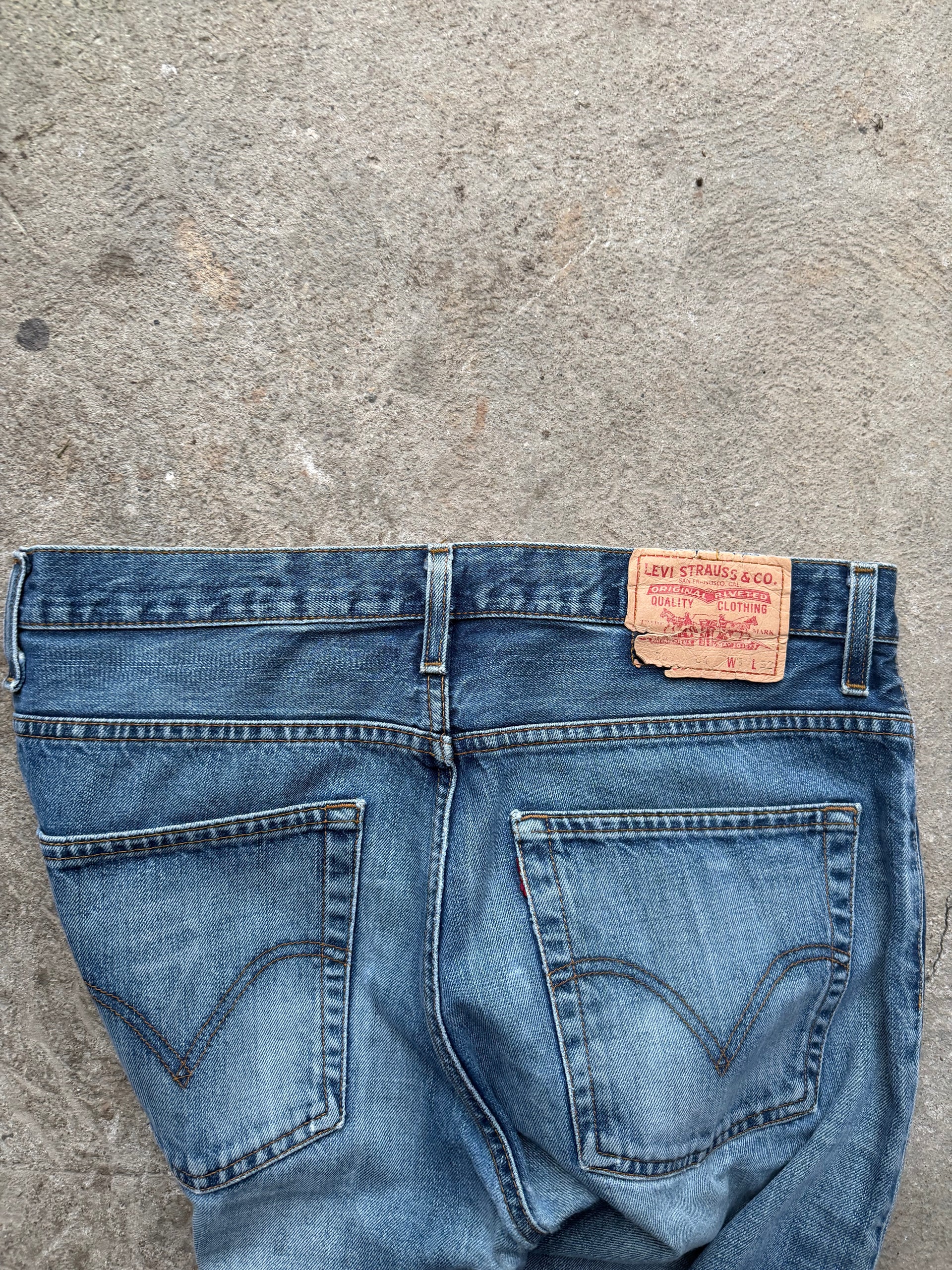 90s Levi’s 507 Faded Mid Blue Jeans | W34 L32