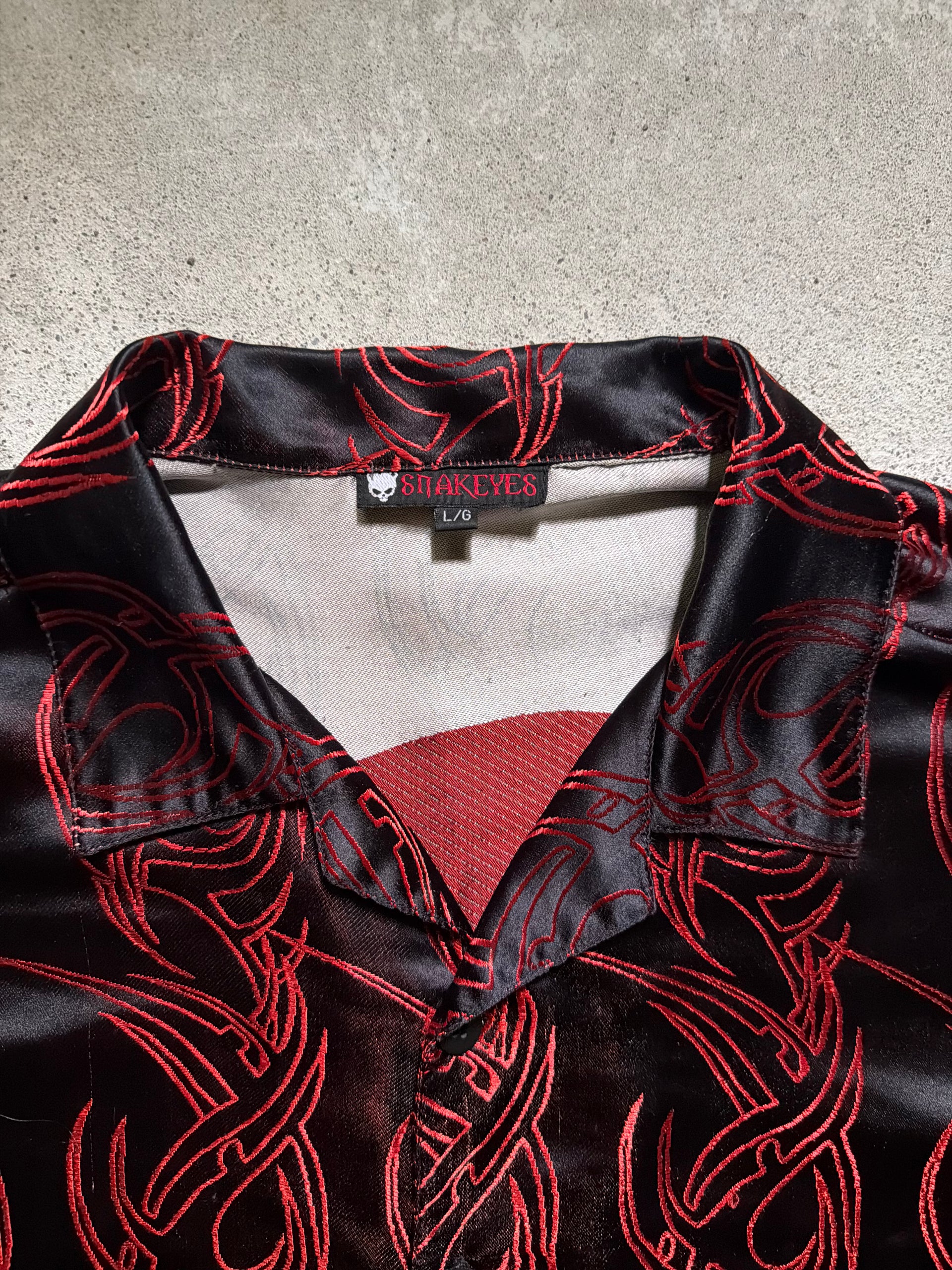 2000s Snake Eyes Skull Button Up Shirt | Size L