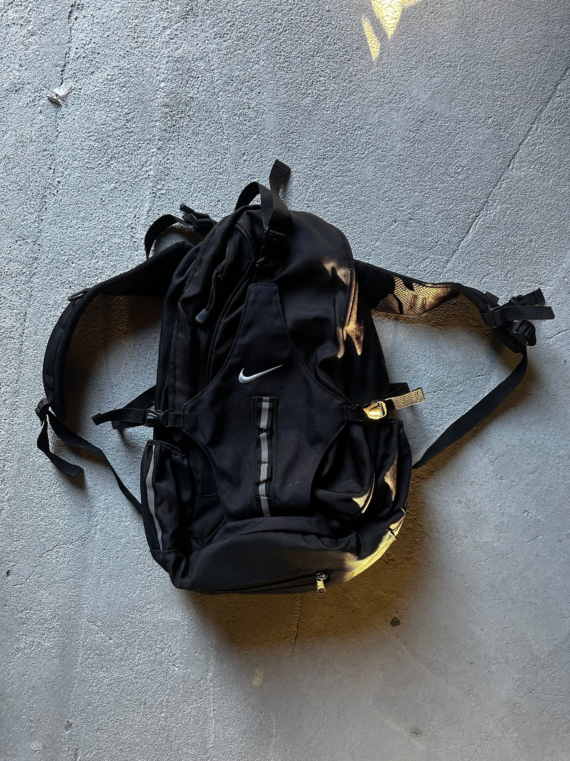 Vintage Nike Trail Backpack – Reflective Utility (Late 90s/2000s)