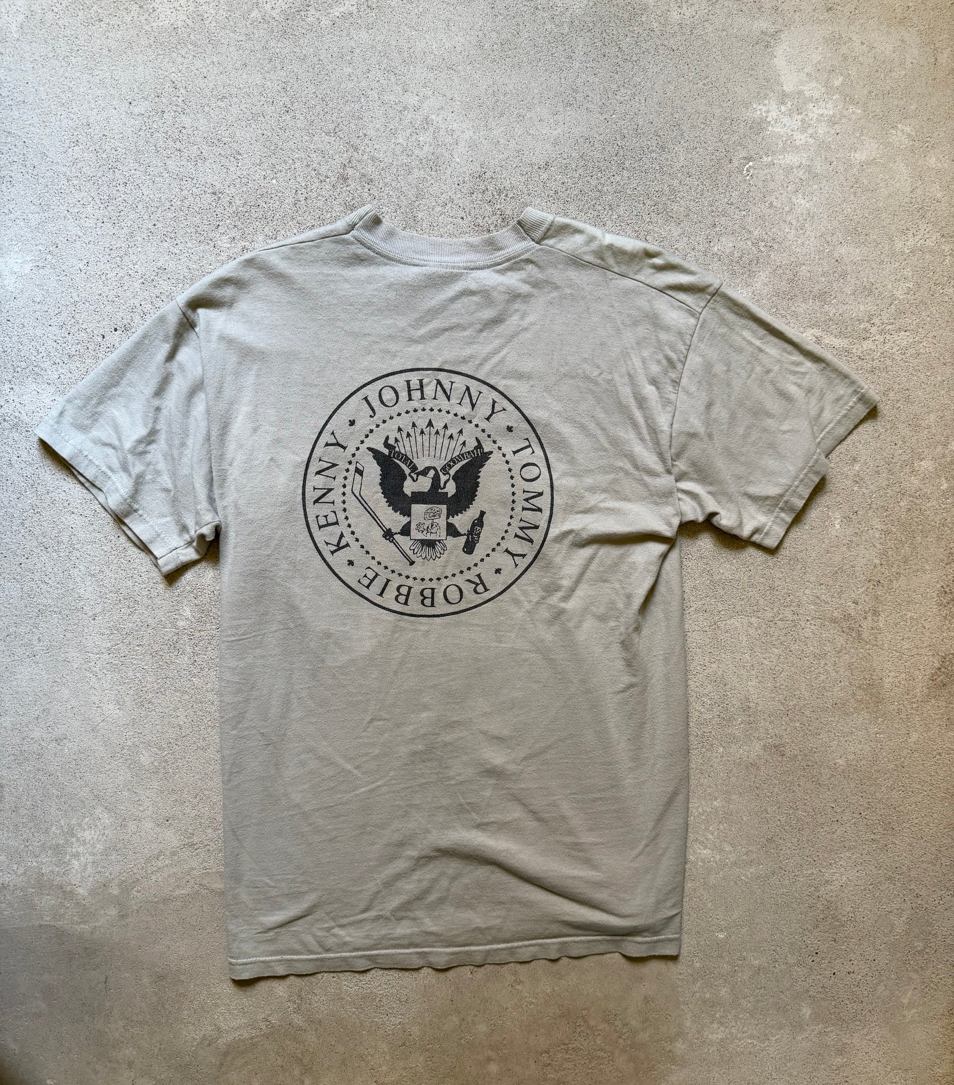 2000s Johnny Hanson School of Hockey T-Shirt | Size L