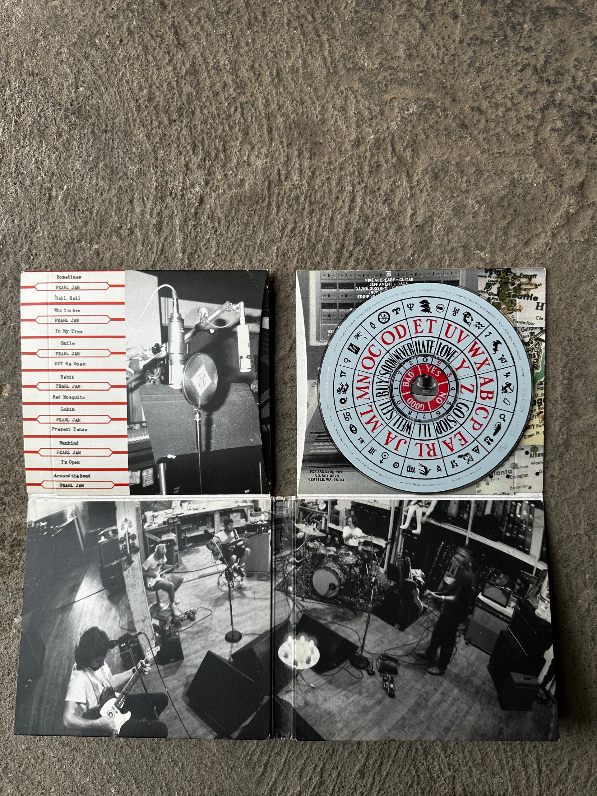 Pearl Jam – No Code (1996 CD Box with Polaroid Inserts)