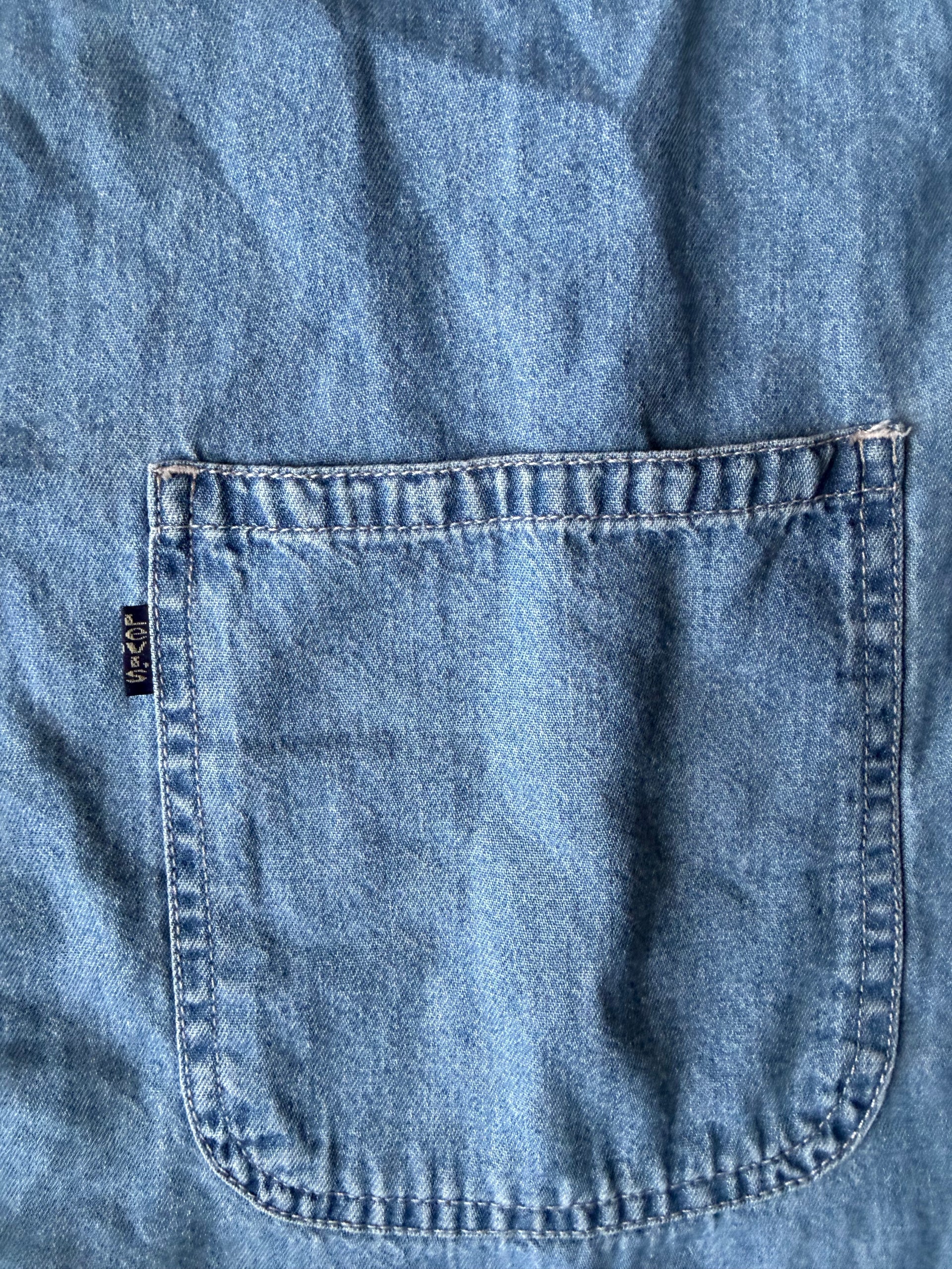 90s Levi’s Denim Shirt | Size L
