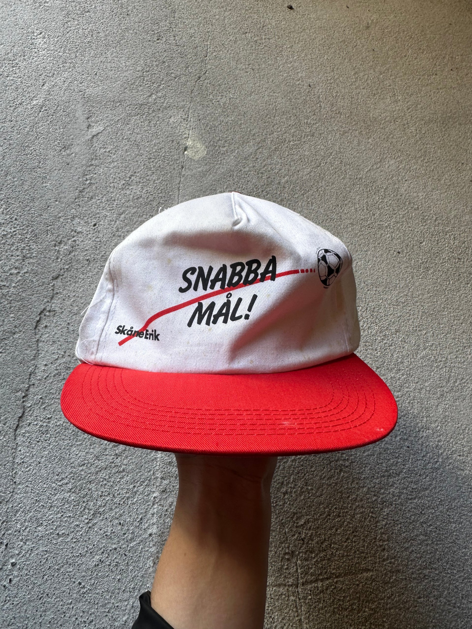Snabba Mål! Vintage Snapback – Red/White | Adjustable Size