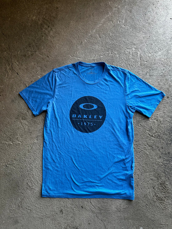 Vintage 2010 Oakley 1975 logo t-shirt blue sportswear streetwear size L