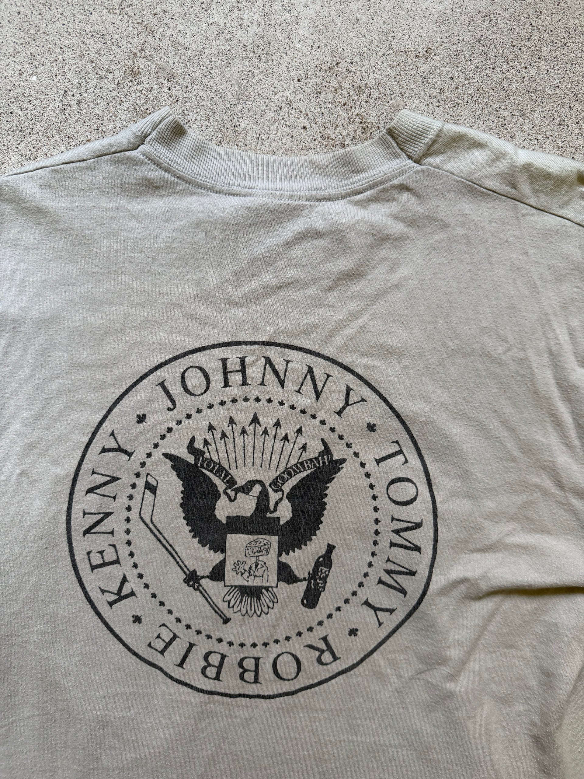 2000s Johnny Hanson School of Hockey T-Shirt | Size L