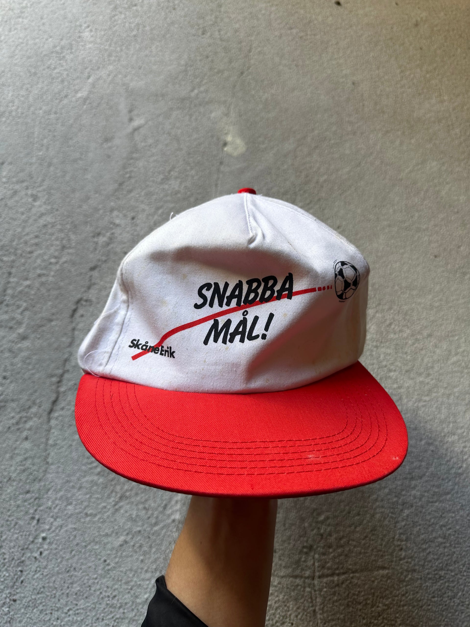 Snabba Mål! Vintage Snapback – Red/White | Adjustable Size