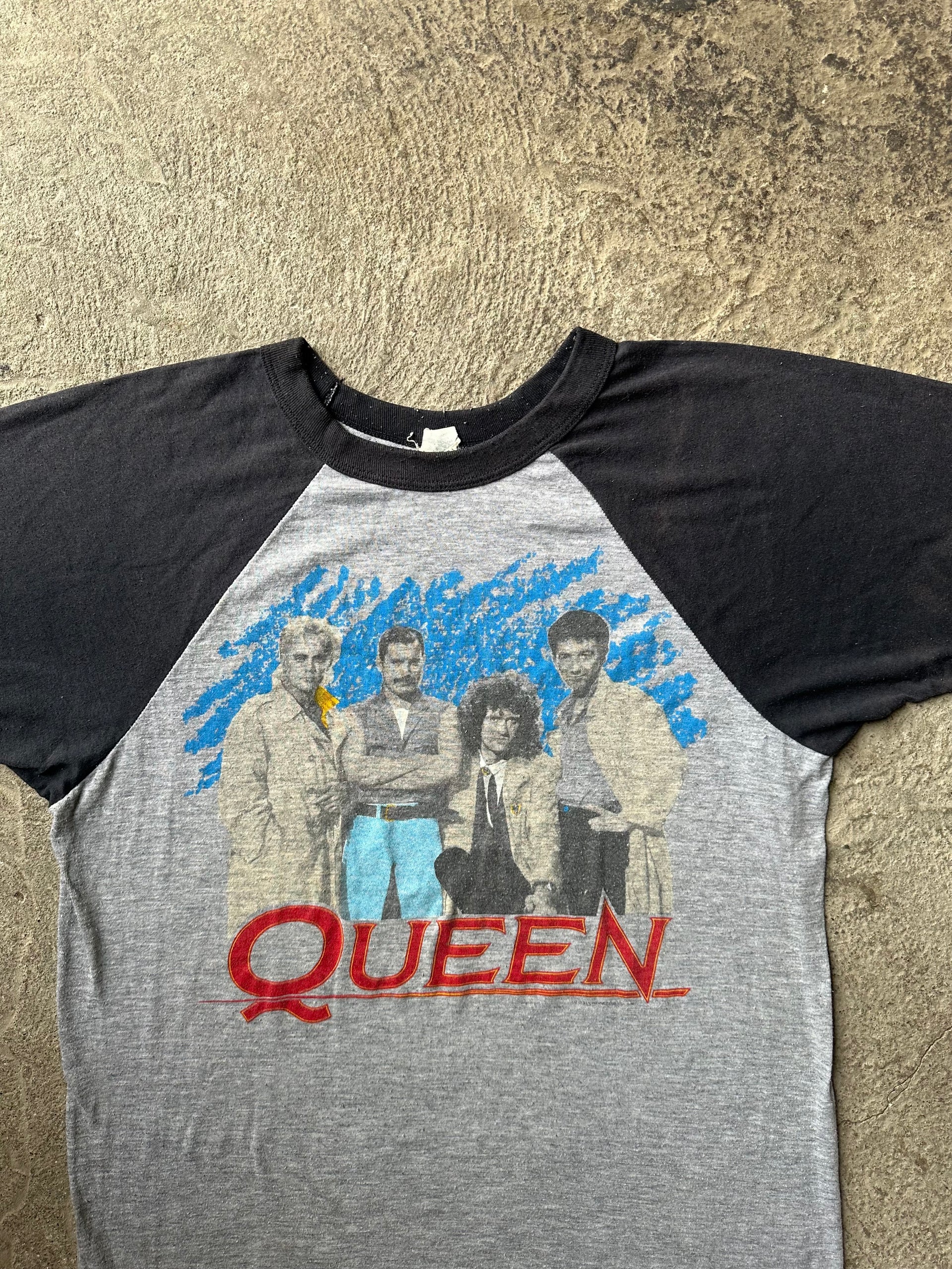 1986 Queen Magic Tour Raglan Vintage Tee | Size M