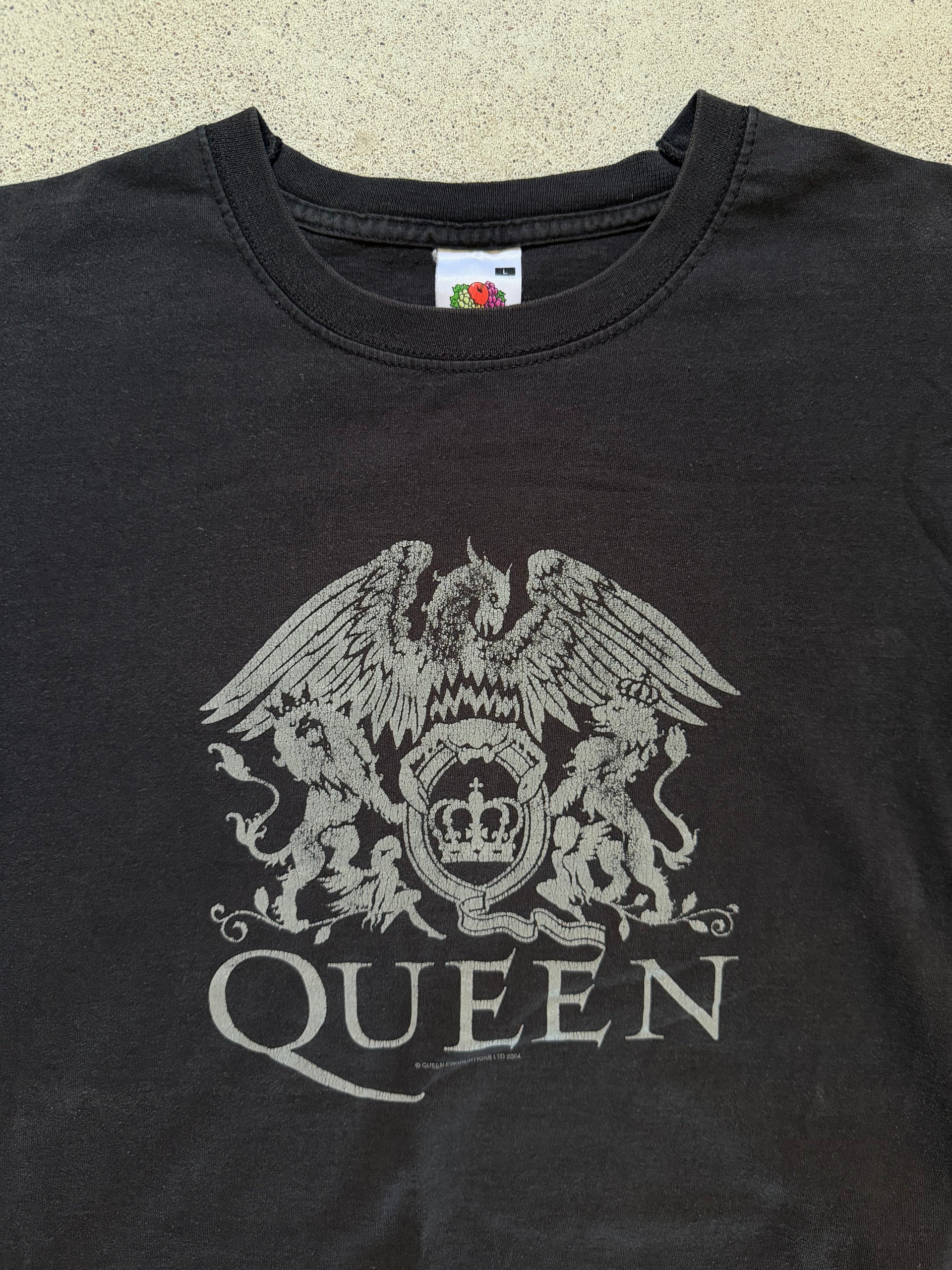 2000s Queen Crest Logo T-Shirt | Size L