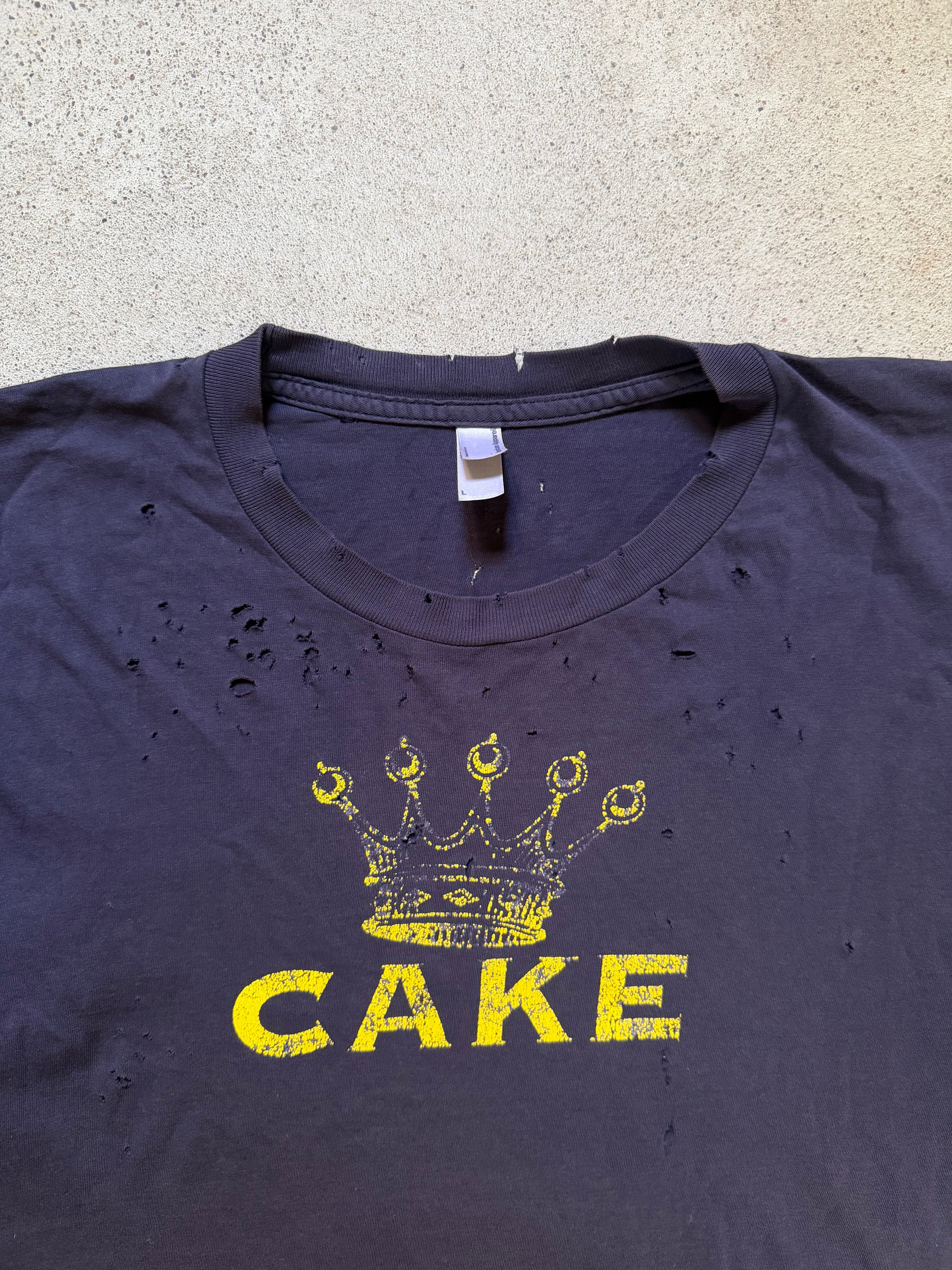 2000s CAKE Distressed Tee | Size L