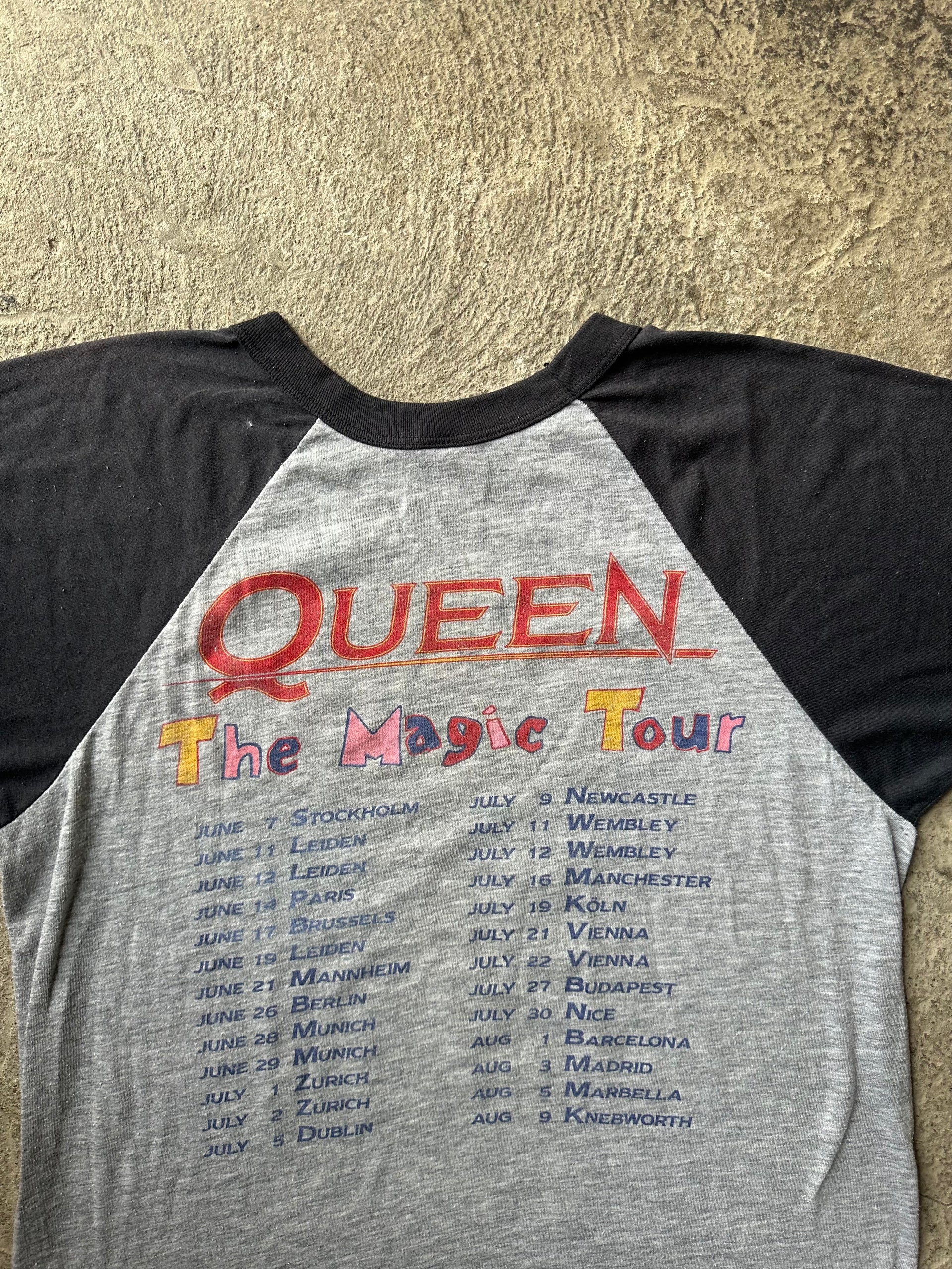 1986 Queen Magic Tour Raglan Vintage Tee | Size M