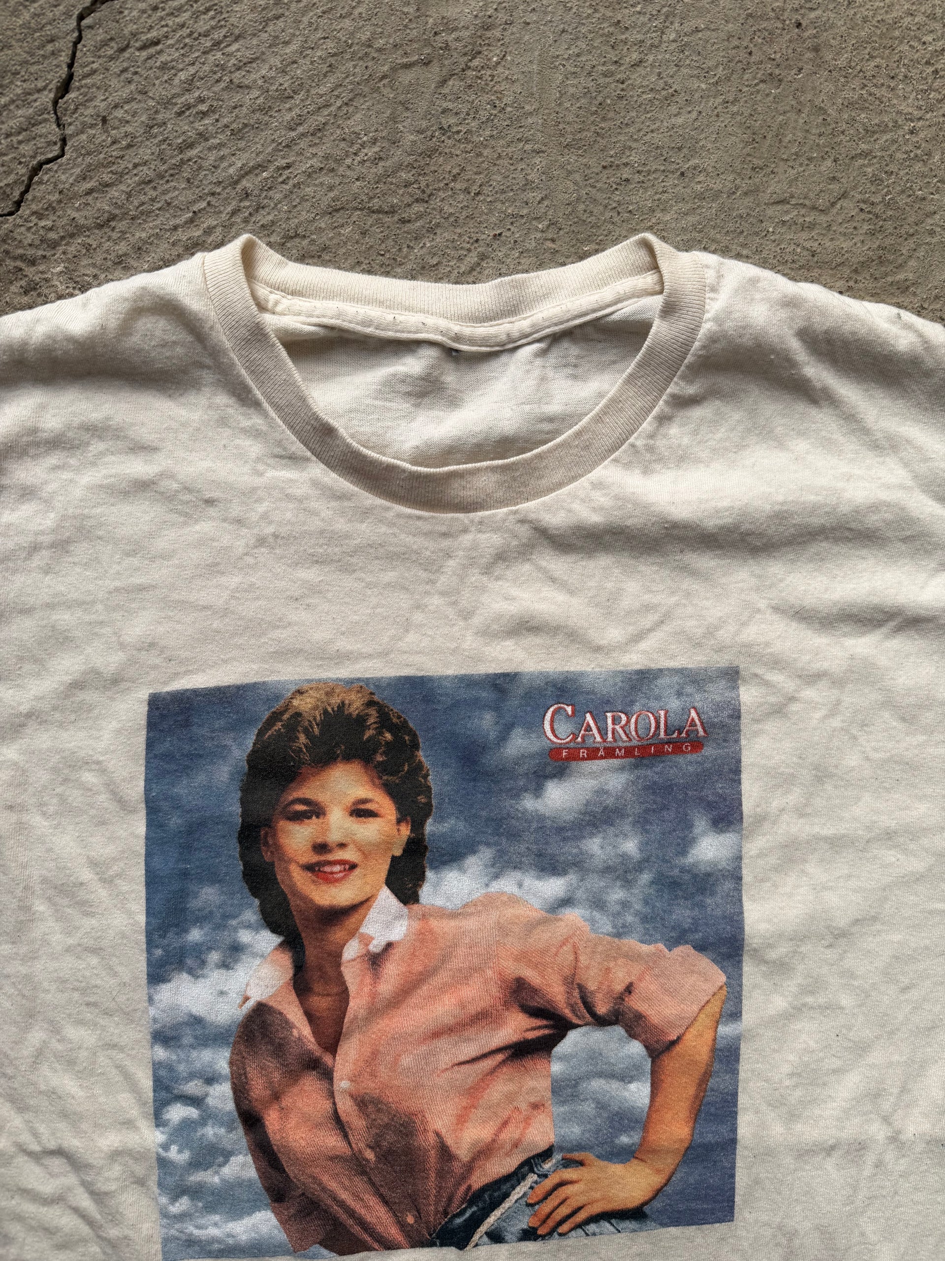 90s Carola “Främling” Photo Print T-shirt | Size L