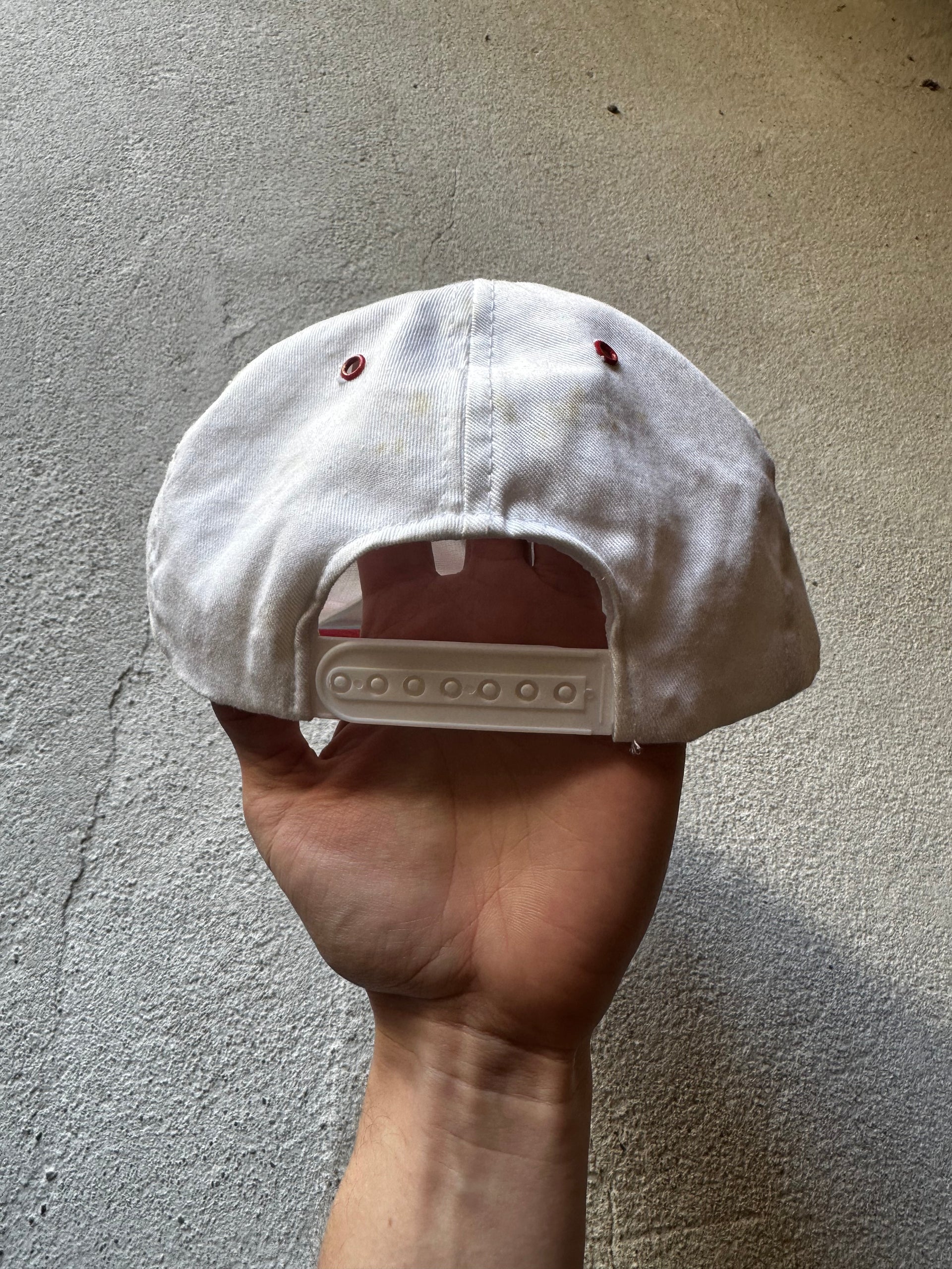 Snabba Mål! Vintage Snapback – Red/White | Adjustable Size