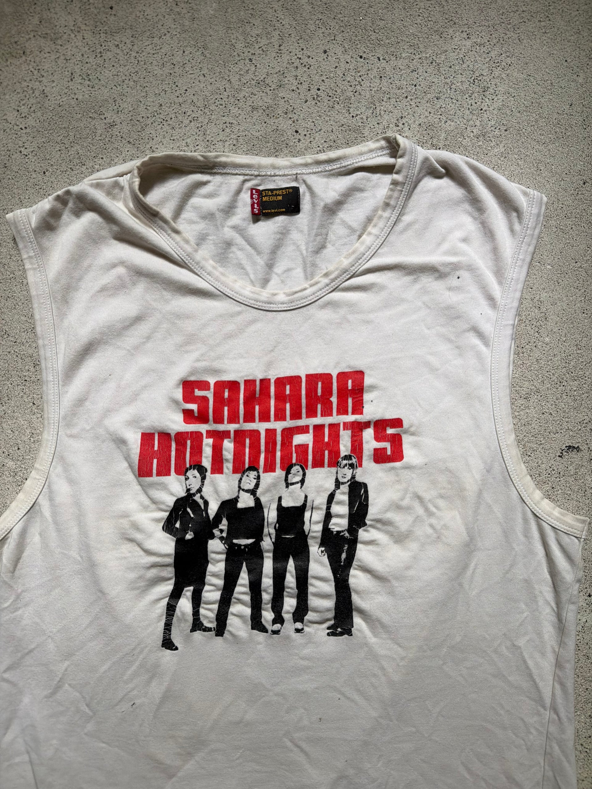 2000s Sahara Hotnights Sleeveless T-Shirt | Size M