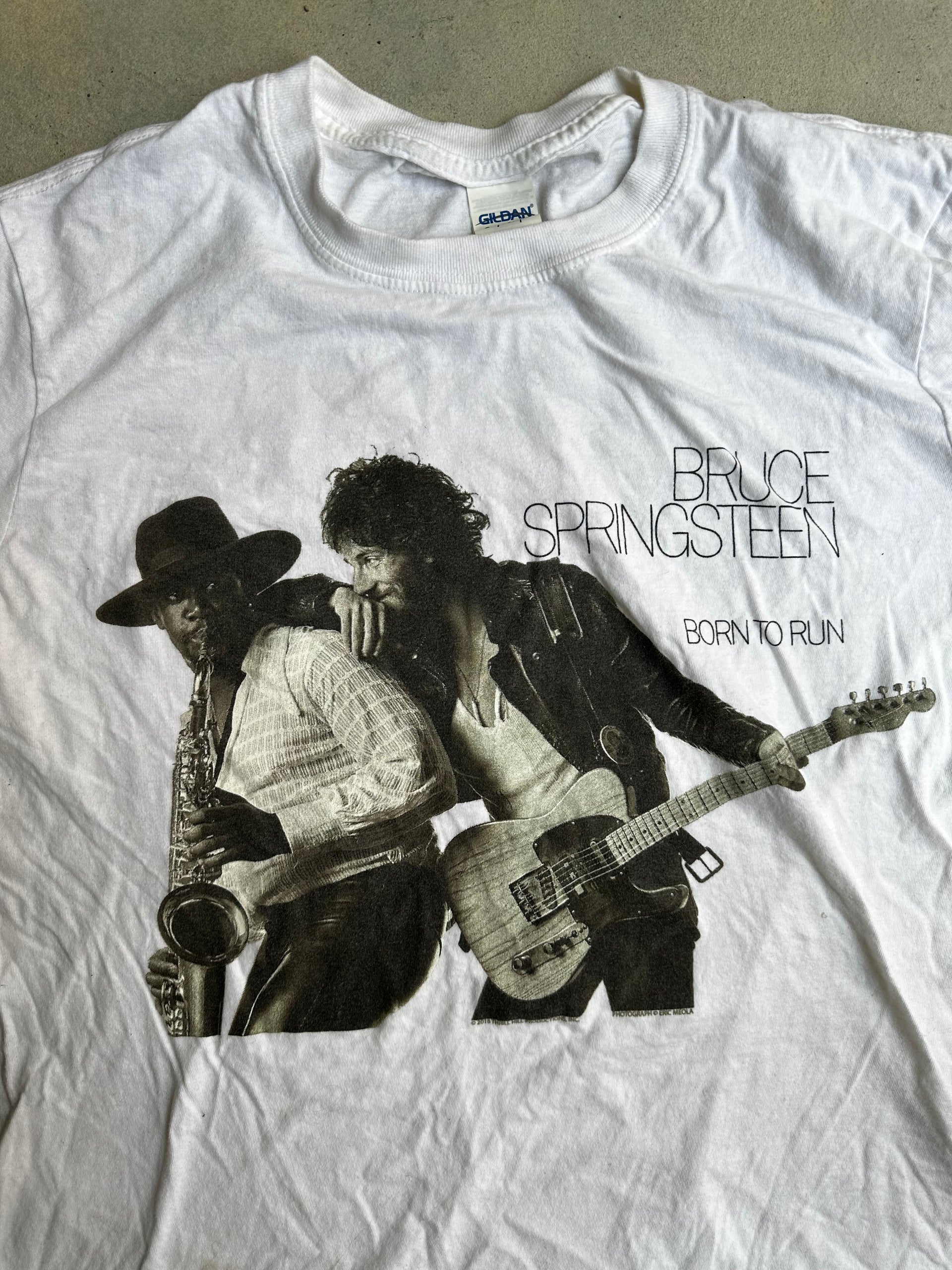 Gildan Bruce Springsteen T-shirt featuring "Born to Run" album artwork.
